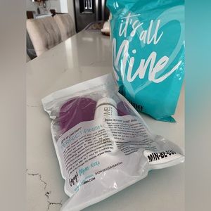 🎈3 for $15 item! Bundle with 2 more 🎈items in my closet